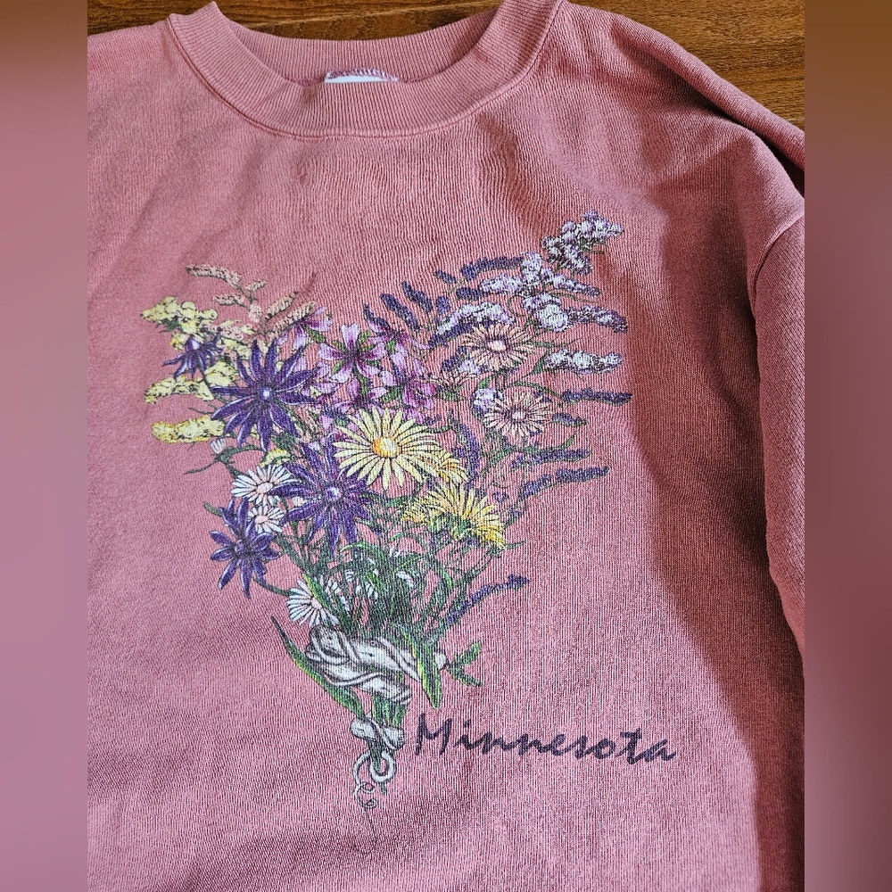 Womens 90s y2k sweatshirt mauve rosy pink floral Minnesota size medium